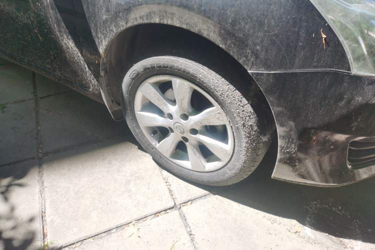 Used Nissan Tiida 2011 1.6L CVT Smart Version Right Front Wheel Hub