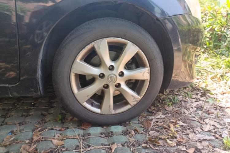 Used Nissan Tiida 2011 1.6L CVT Smart Version Right Front Wheel Hub