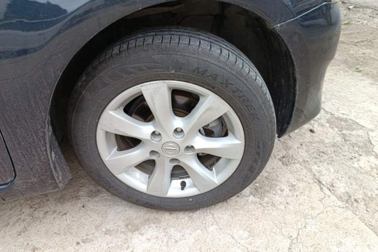 Used Nissan Tiida 2011 1.6L Manual Comfort Edition Right Front Wheel Hub