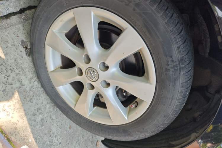Used Nissan Tiida 2011 1.6L CVT Smart Version Right Front Wheel Hub