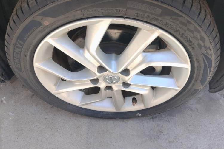 Used Nissan Tiida 2011 1.6T M-CVT Cool Edition Right Front Wheel Hub