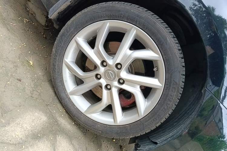 Used Nissan Tiida 2011 1.6T Manual Xuan Dong Edition Right Front Wheel Hub