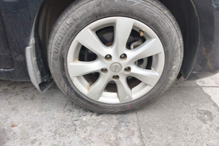 Used Nissan Tiida 2011 1.6L CVT Smart Version Right Front Wheel Hub