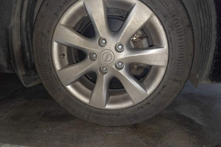 Used Nissan Tiida 2011 1.6L CVT Smart Version Right Front Wheel Hub