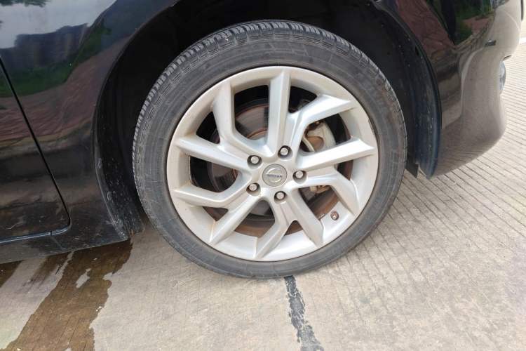 Used Nissan Tiida 2011 1.6T M-CVT Cool Edition Right Front Wheel Hub