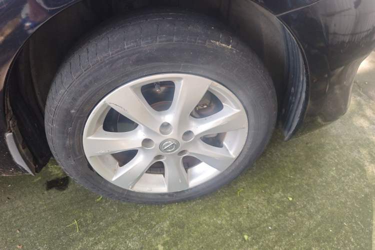 Used Nissan Tiida 2011 1.6L CVT Comfort Model Right Front Wheel Hub