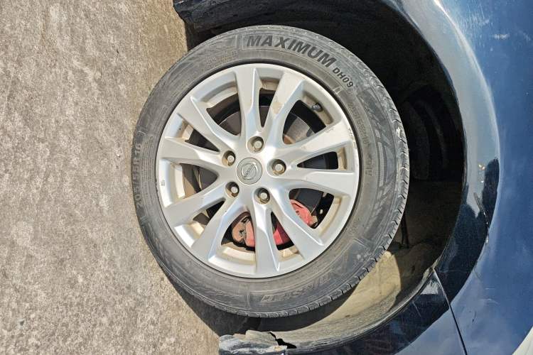 Used Nissan Tiida 2011 1.6T M-CVT Cool Edition Right Front Wheel Hub