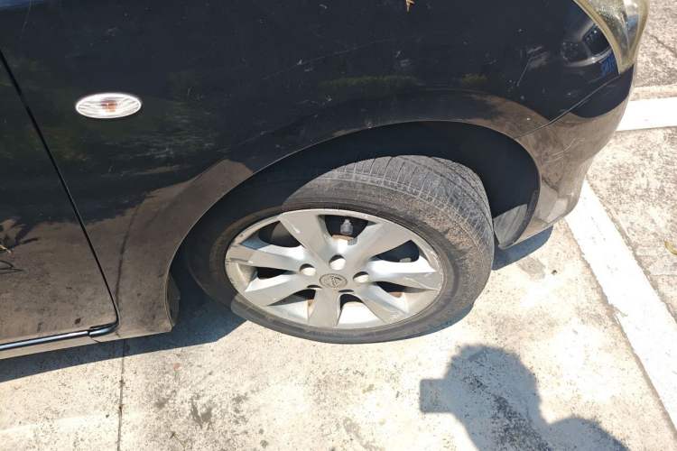 Used Nissan Tiida 2011 1.6L CVT Comfort Model Right Front Wheel Hub