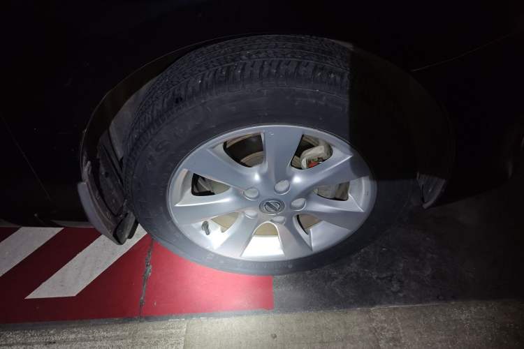 Used Nissan Tiida 2011 1.6L CVT Comfort Model Right Front Wheel Hub