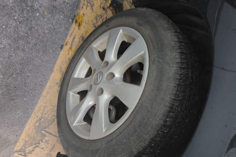Used Nissan Tiida 2011 1.6L CVT Smart Version Right Front Wheel Hub
