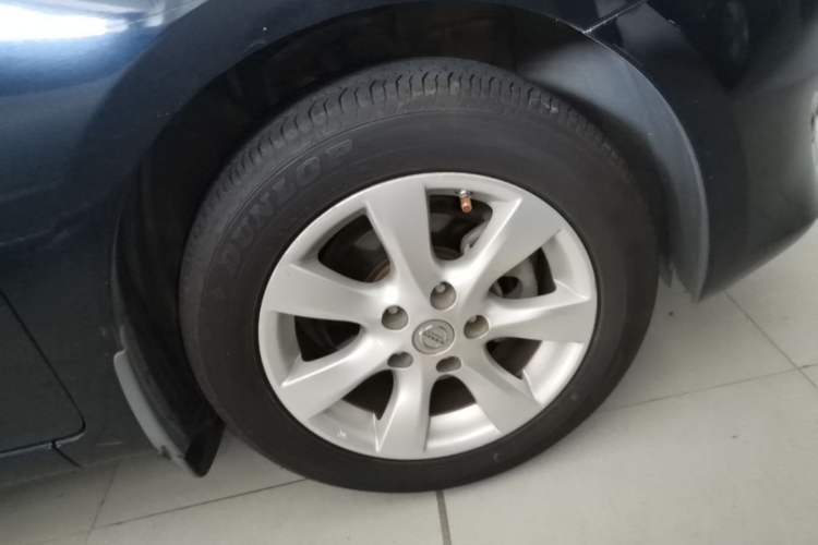 Used Nissan Tiida 2011 1.6L CVT Smart Version Right Front Wheel Hub