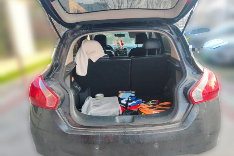 Used Nissan Tiida 2011 1.6L CVT Smart Version Trunk