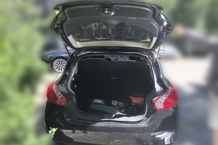 Used Nissan Tiida 2011 1.6L CVT Smart Version Trunk