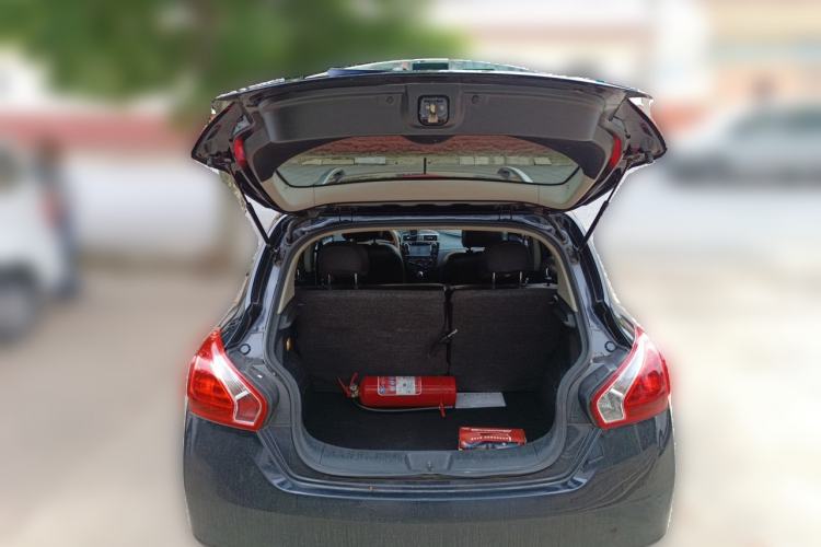 Used Nissan Tiida 2011 1.6L Manual Comfort Edition Trunk