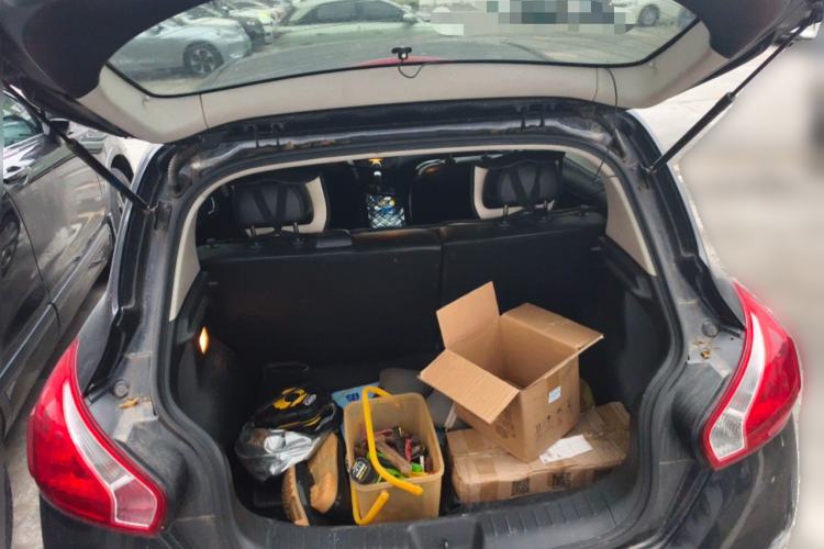 Used Nissan Tiida 2011 1.6L CVT Smart Version Trunk