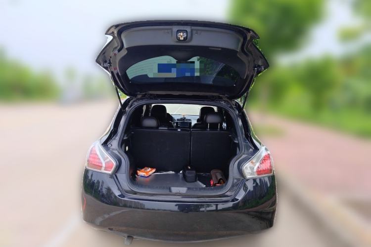 Used Nissan Tiida 2011 1.6T M-CVT Cool Edition Trunk