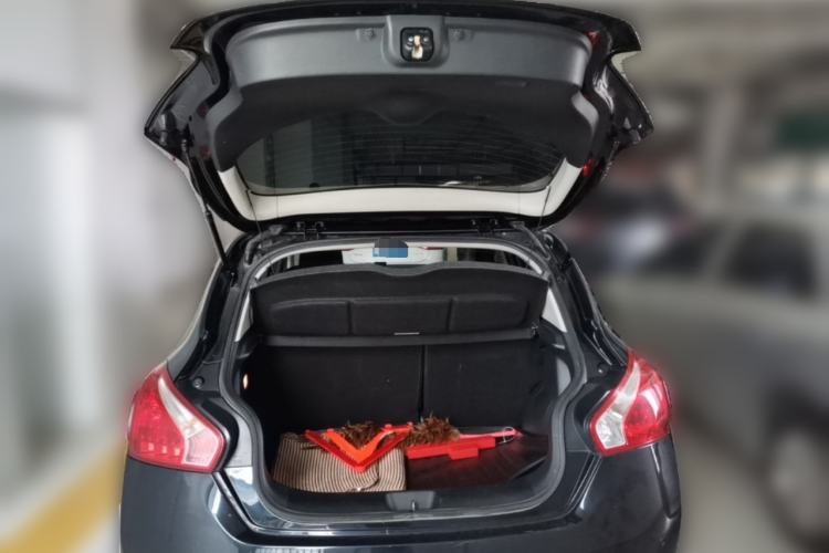 Used Nissan Tiida 2011 1.6L CVT Smart Version Trunk