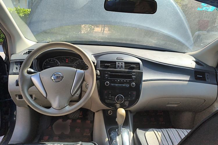 Used Nissan Tiida 2011 1.6L CVT Smart Version Center Console