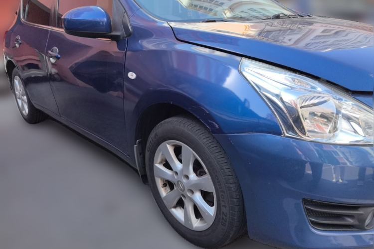 Used Nissan Tiida 2011 1.6L CVT Smart Version Front Right 45 Deg