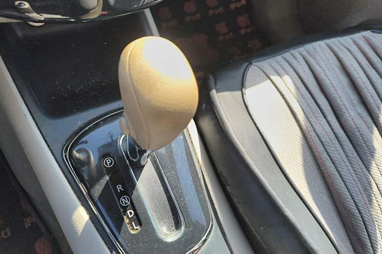 Used Nissan Tiida 2011 1.6L CVT Smart Version Gear Lever