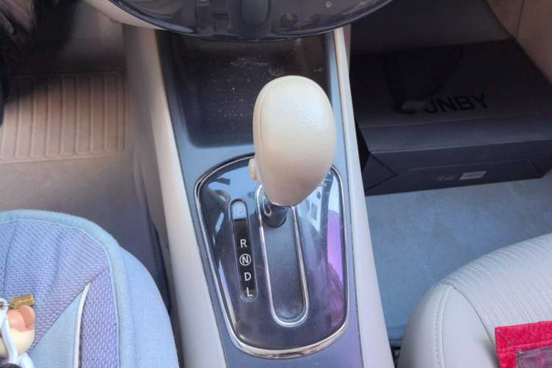 Used Nissan Tiida 2011 1.6L CVT Smart Version Gear Lever