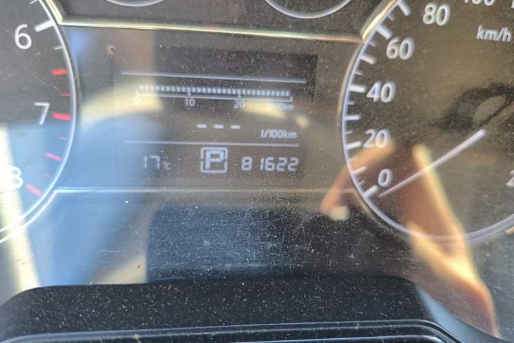 Used Nissan Tiida 2011 1.6L CVT Smart Version Odometer Close Up