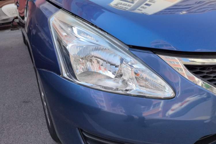 Used Nissan Tiida 2011 1.6L CVT Smart Version Right Front Headlight
