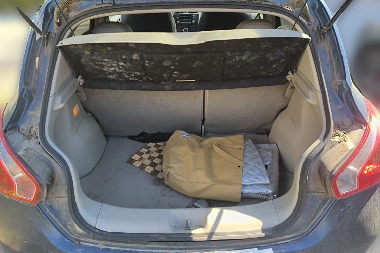 Used Nissan Tiida 2011 1.6L CVT Smart Version Trunk