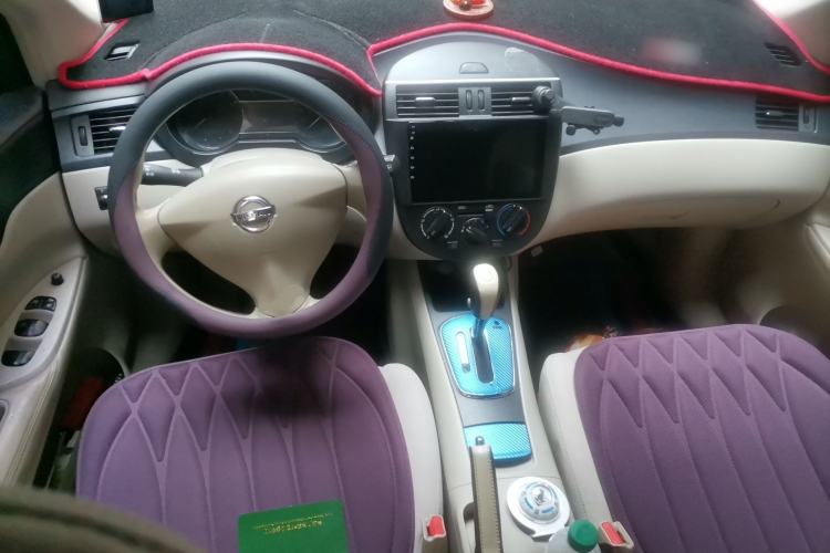 Used Nissan Tiida 2011 1.6L CVT Comfort Model Center Console
