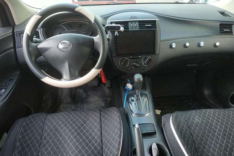 Used Nissan Tiida 2011 1.6L CVT Comfort Model Center Console