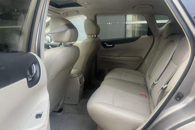 Used Nissan Tiida 2011 1.6L CVT Smart Version Interior 3
