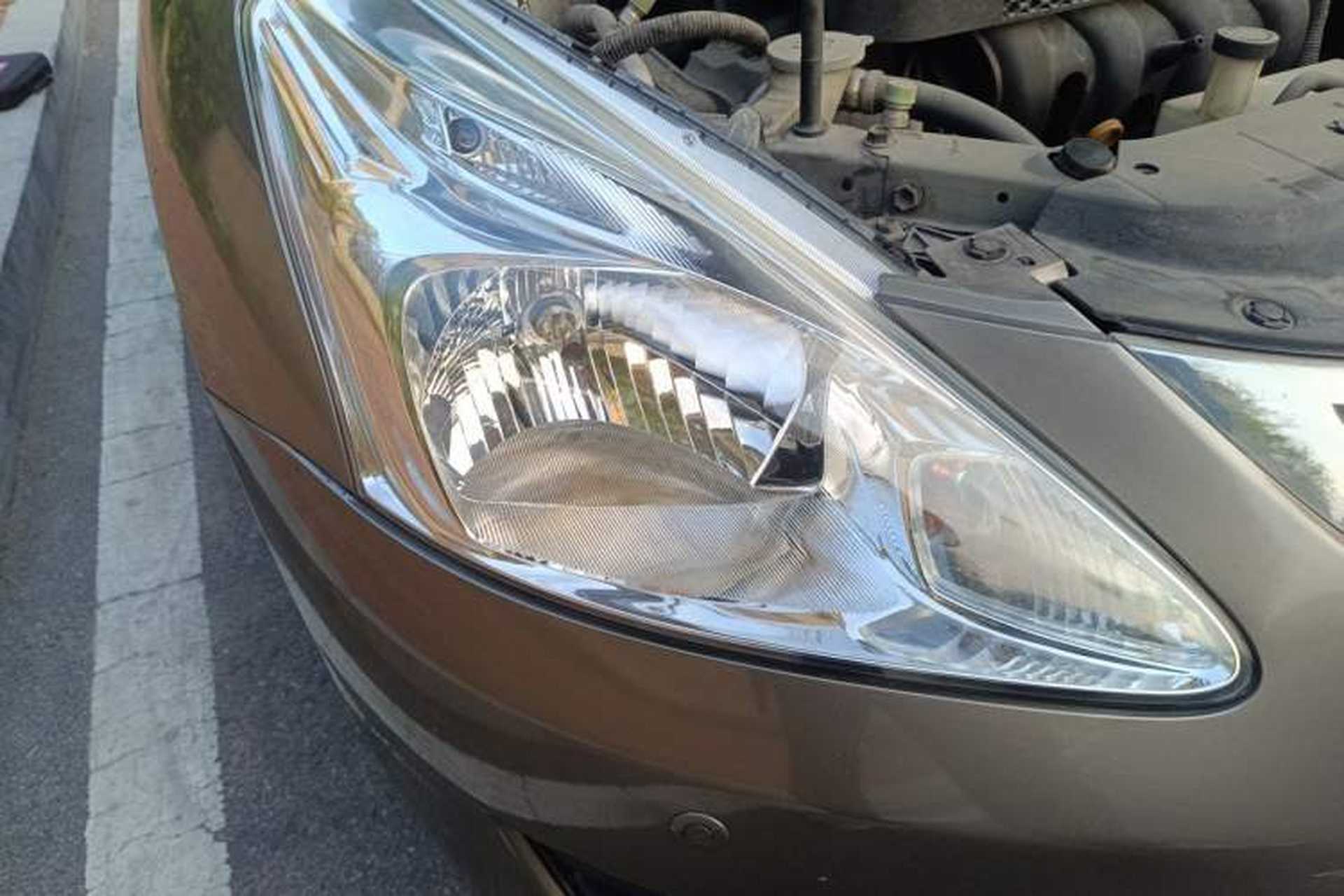 Used Nissan Tiida 2011 1.6L CVT Smart Version Right Front Headlight