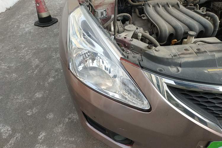 Used Nissan Tiida 2011 1.6L CVT Comfort Model Right Front Headlight
