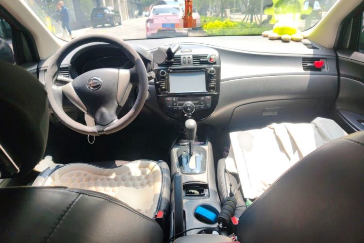 Used Nissan Tiida 2011 1.6L CVT Smart Version Center Console