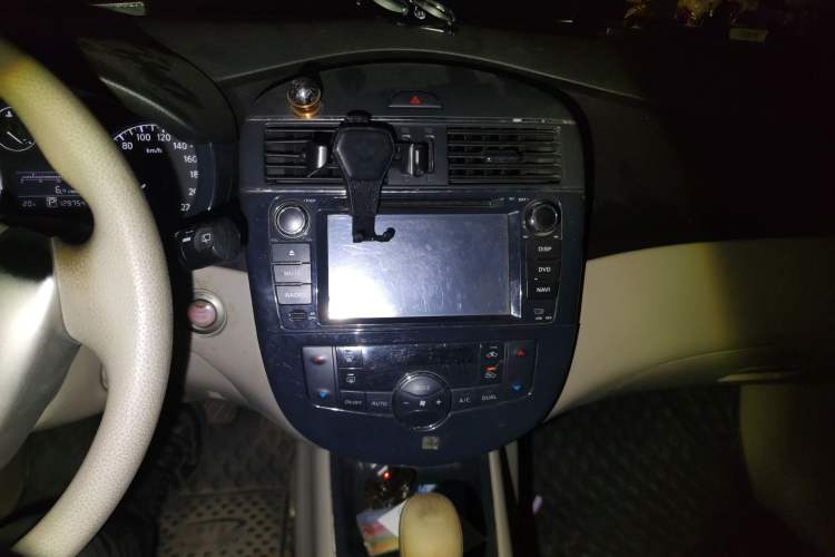 Used Nissan Tiida 2011 1.6L CVT Smart Version Audio And AC Panel