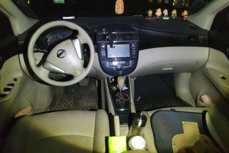 Used Nissan Tiida 2011 1.6L CVT Smart Version Center Console