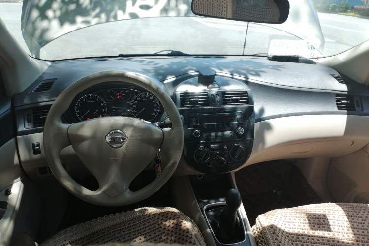 Used Nissan Tiida 2011 1.6L Manual Comfort Edition Center Console