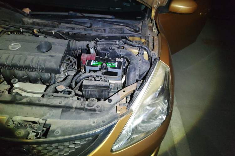 Used Nissan Tiida 2011 1.6L CVT Smart Version Engine Bay Left