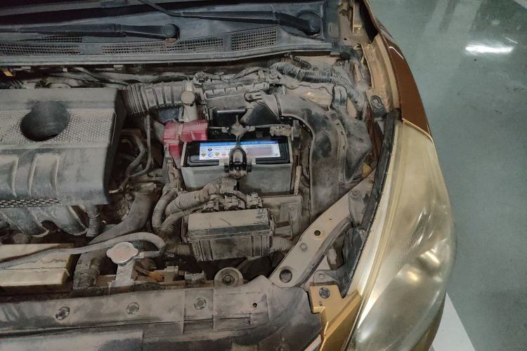 Used Nissan Tiida 2011 1.6L CVT Smart Version Engine Bay Left