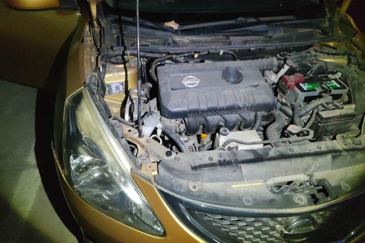 Used Nissan Tiida 2011 1.6L CVT Smart Version Engine Bay Right