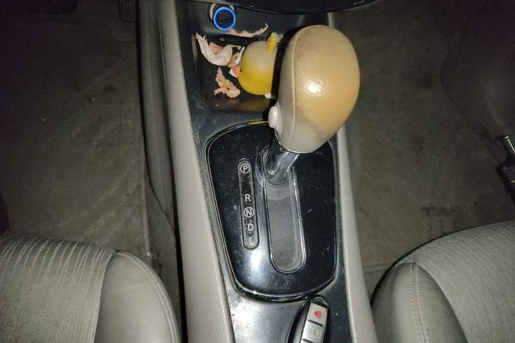 Used Nissan Tiida 2011 1.6L CVT Smart Version Gear Lever