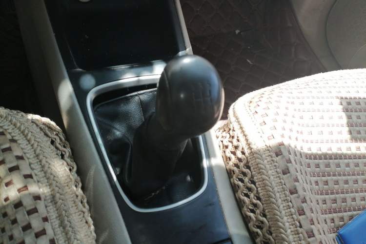 Used Nissan Tiida 2011 1.6L Manual Comfort Edition Gear Lever