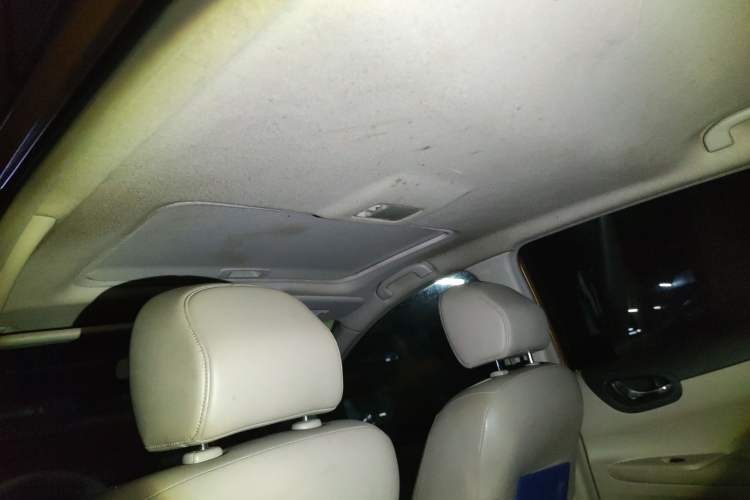 Used Nissan Tiida 2011 1.6L CVT Smart Version Headliner