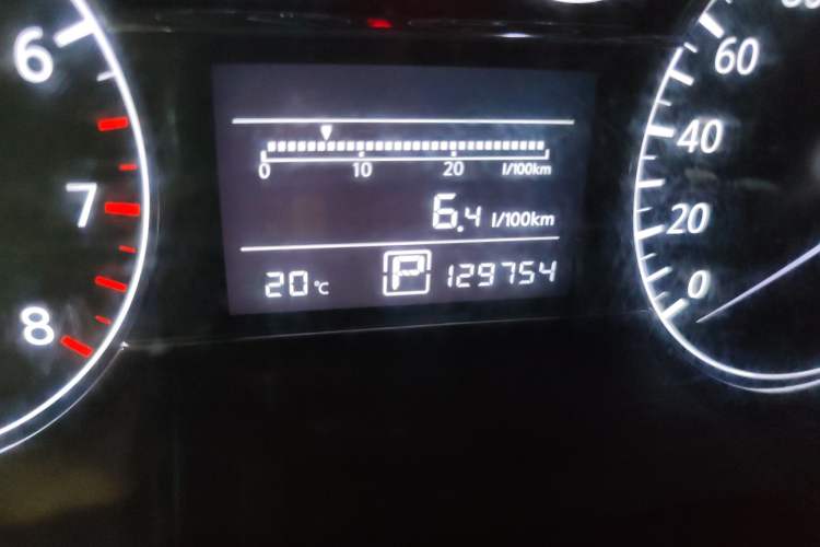 Used Nissan Tiida 2011 1.6L CVT Smart Version Odometer Close Up