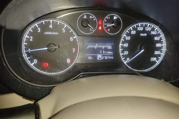 Used Nissan Tiida 2011 1.6L CVT Smart Version Odometer Close Up