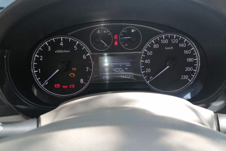 Used Nissan Tiida 2011 1.6L Manual Comfort Edition Odometer Close Up