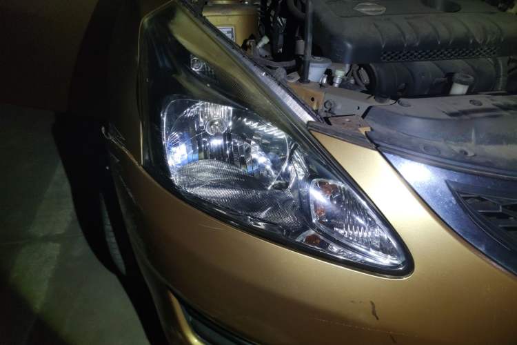 Used Nissan Tiida 2011 1.6L CVT Smart Version Right Front Headlight