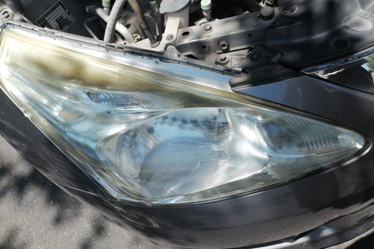 Used Nissan Tiida 2011 1.6L Manual Comfort Edition Right Front Headlight