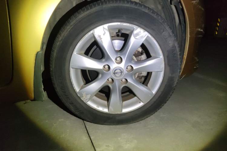 Used Nissan Tiida 2011 1.6L CVT Smart Version Right Front Wheel Hub