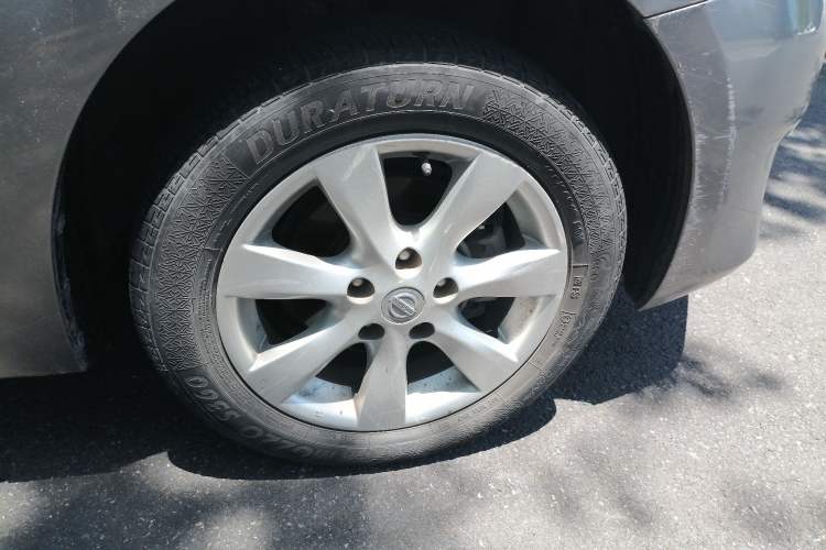 Used Nissan Tiida 2011 1.6L Manual Comfort Edition Right Front Wheel Hub